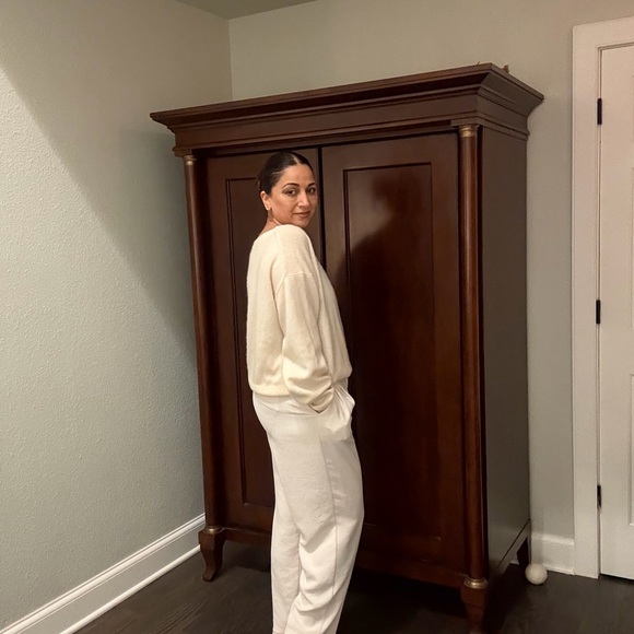 Aritzia Babaton Elegant Cream Cashmere Blend Sweater - Picture 3 of 6